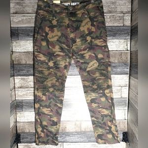 Street Denim fashion pants camouflage size 15/16